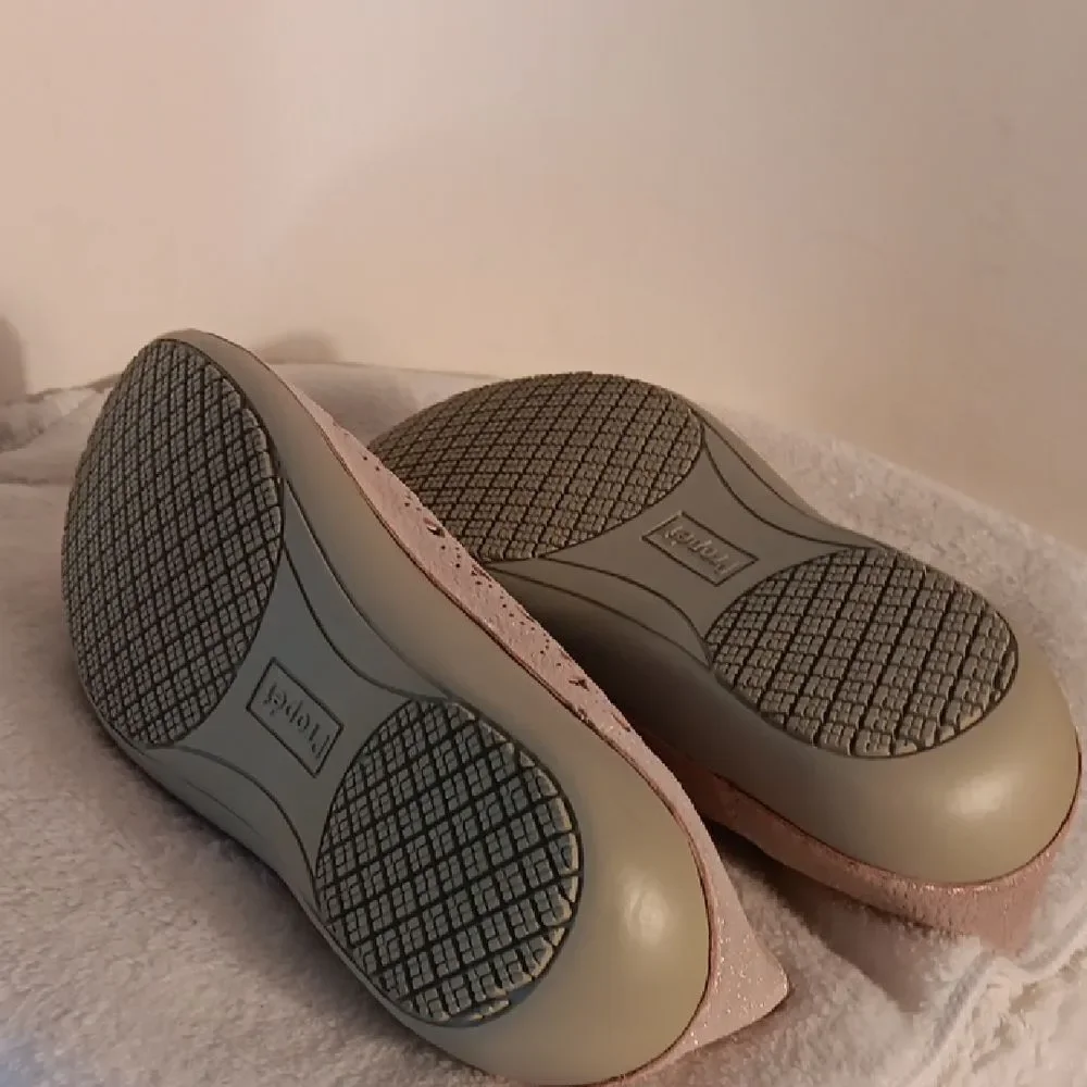 Propet comfortable casual design